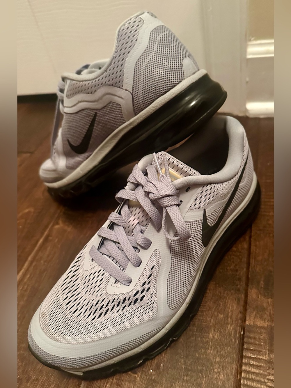 Nike Airmax Men’s Mesh Running Sneakers with Black Swoosh size 8 great condition